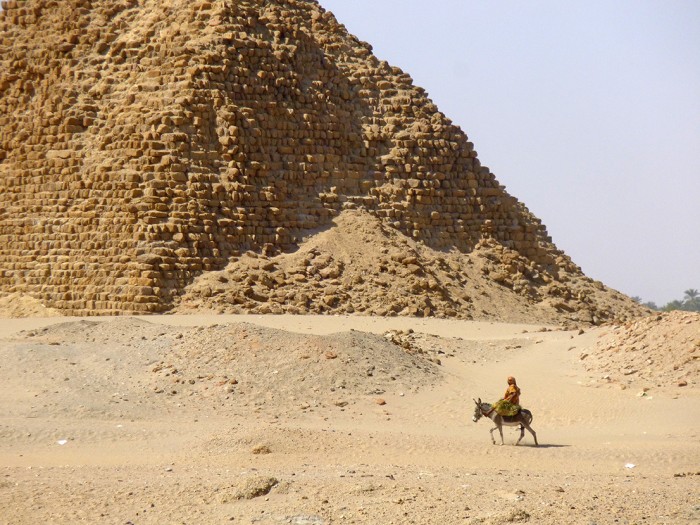 The pyramids of Nuri. Photo: ARCHiNOS Architecture.